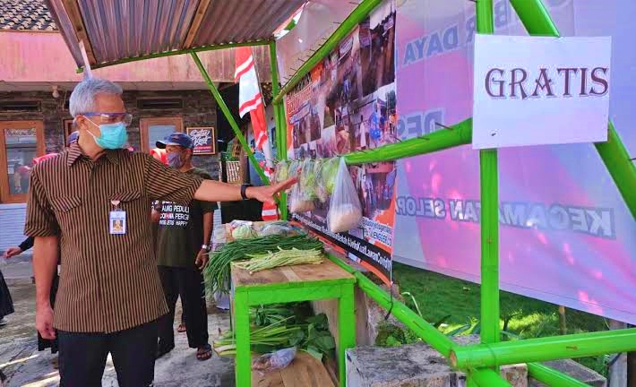 Ganjar sedang melihat inovasi jogo tonggo