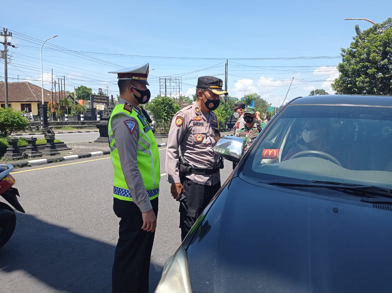 Kasatlantas Magelang bersama Kabagops saat melakukan operasi keselamatan