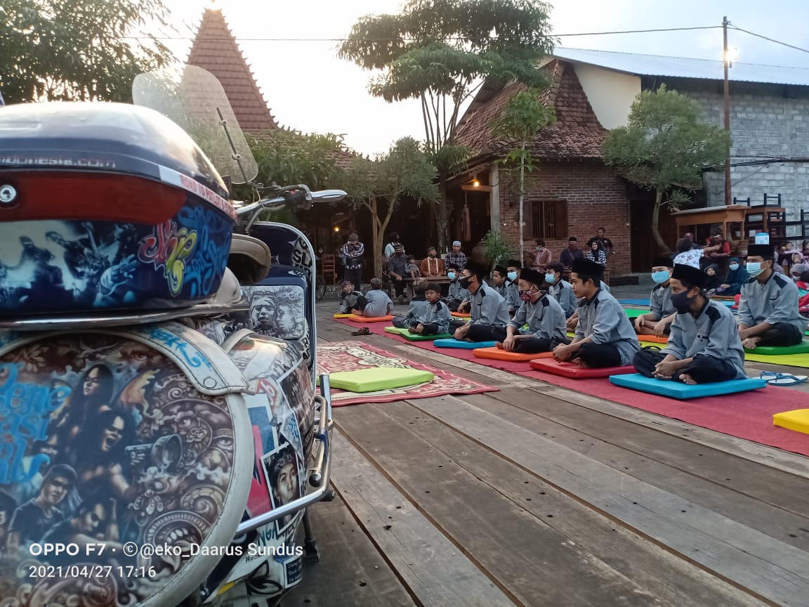 Komunitas Vespa SCOOTSA Magelang gelar ramadhan berkah dengan anak yatim