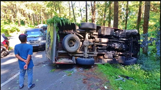 Mobil rombongan pengantar pengantin asal magelang kecelakaan