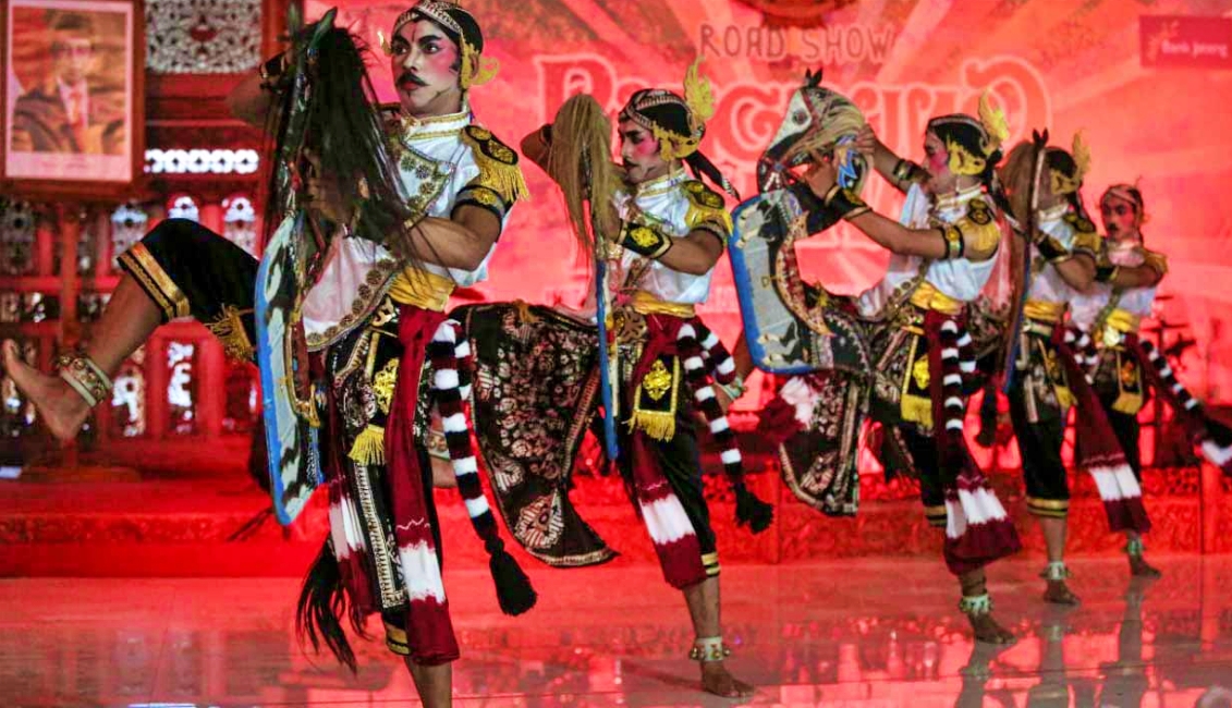 Pentas kuda lumping di event Panggung Kahanan Road Soaw di Magelang (28/4/2021)