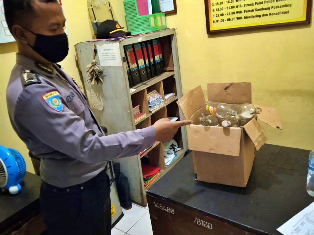 Puluhan Botol miras ditemukan di sebuah Balkondes dikawasan Borobudur