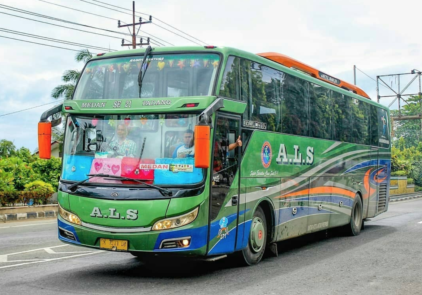 RUTE TERJAUH: Bus ALS atau Antar Lintas Sumatera (foto: ist)