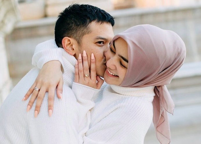Wajib Tahu! Ini Aturan Bercinta Suami Istri Saat Bulan Puasa