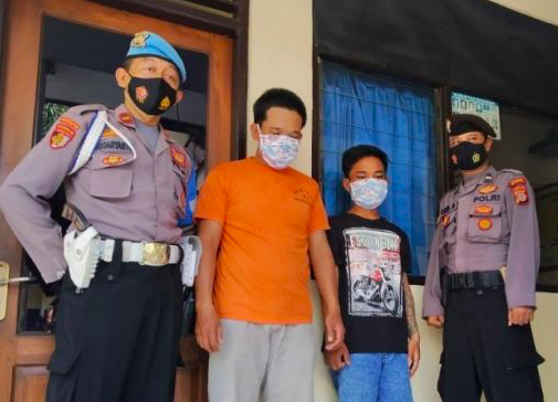 JAMBRET: Tersangka Kakak beradik TA dan A di Mapolsek Gamping, Sleman, Jogjakarta. (foto: ist)