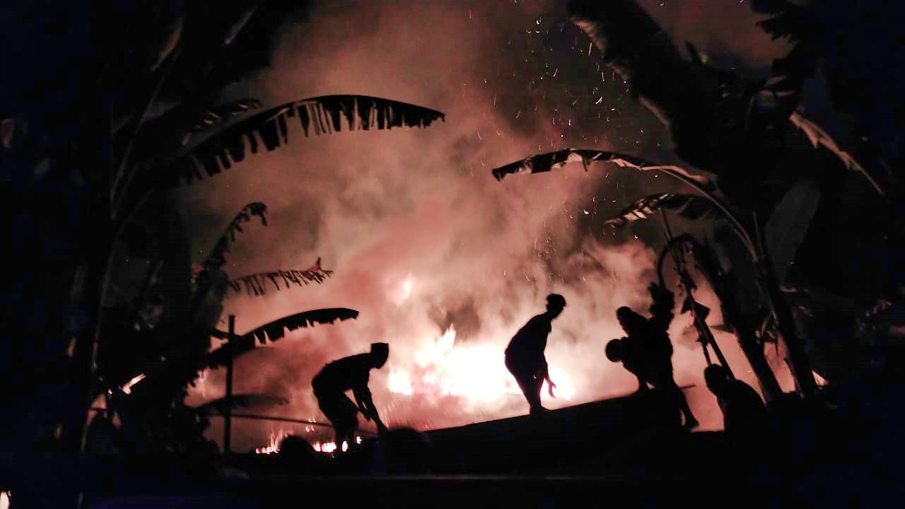 Sebuah dapur rumah terbakar saat ditinggal sholat terawih (12/4/2021)