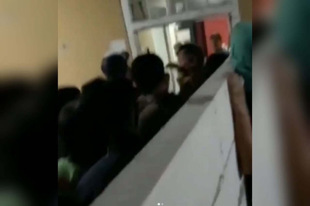 Diduga Telah Memperkosa Anak Tiri, Pria Ini Digrebek Warga