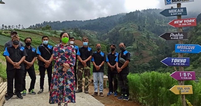 CANTIK: Ketua DPR RI Puan Maharani di Gardu Pandang Mangli Sky View, Kaliangkrik, Kabupaten Magelang. (foto: @mangliskyview)