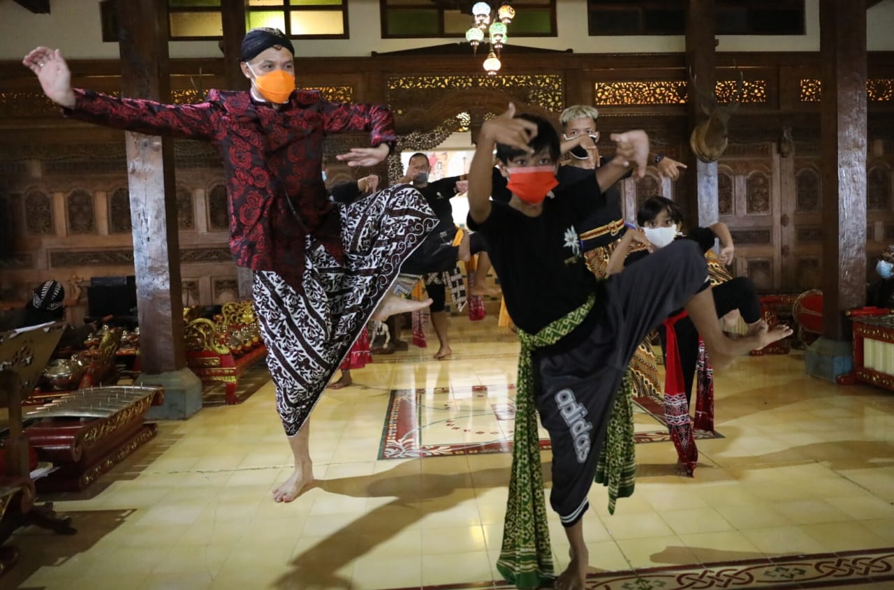 Berkunjung ke Sanggar Tari di Magelang, Ganjar: Wisata Juga Dihidupkan Dengan Kesenian Masyarakat Setempat