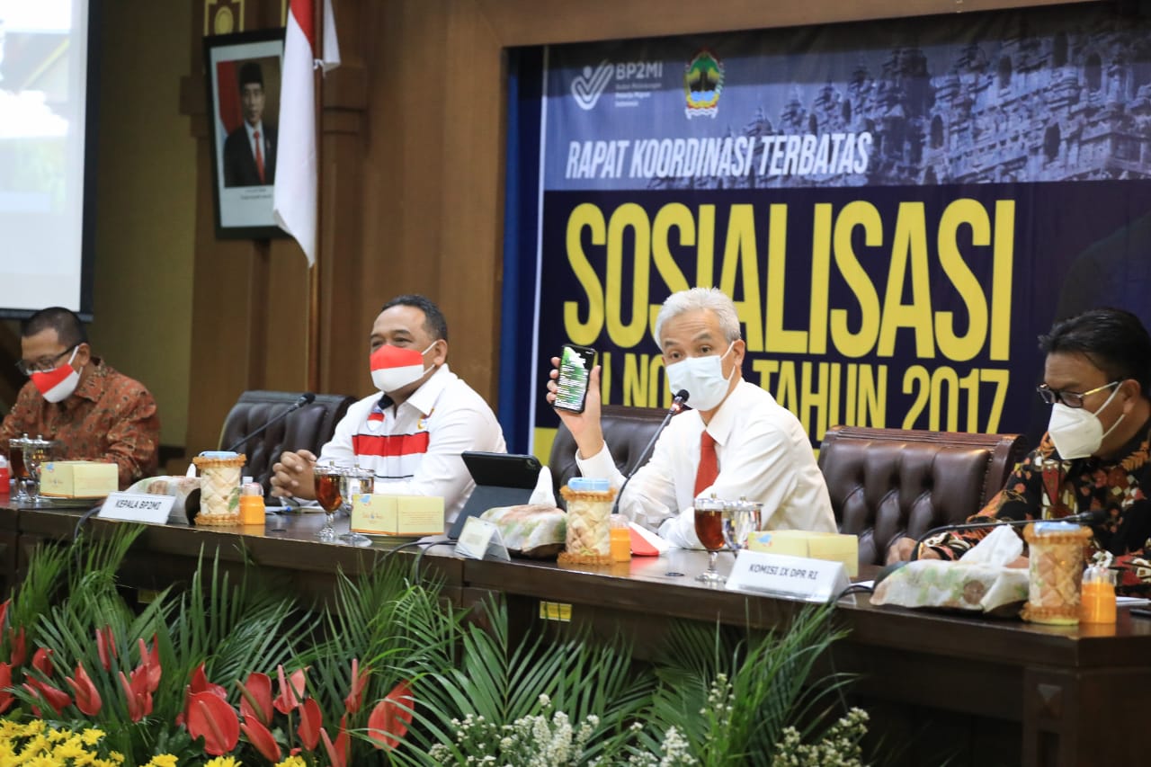 Mudahkan Pengawasan, Ganjar Minta Pemda di Jateng Berkomunikasi Dengan Pekerja Migran