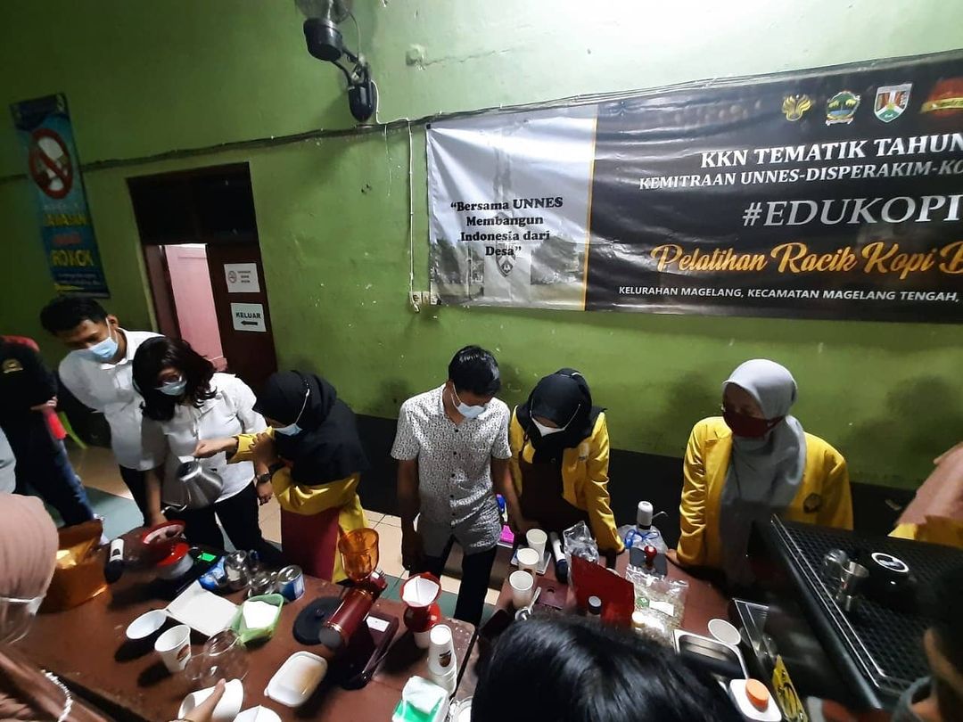Mahasiswa KKN Tematik Unnes Ajak Anak Muda di Magelang Berwirausaha Dengan Meracik Kopi