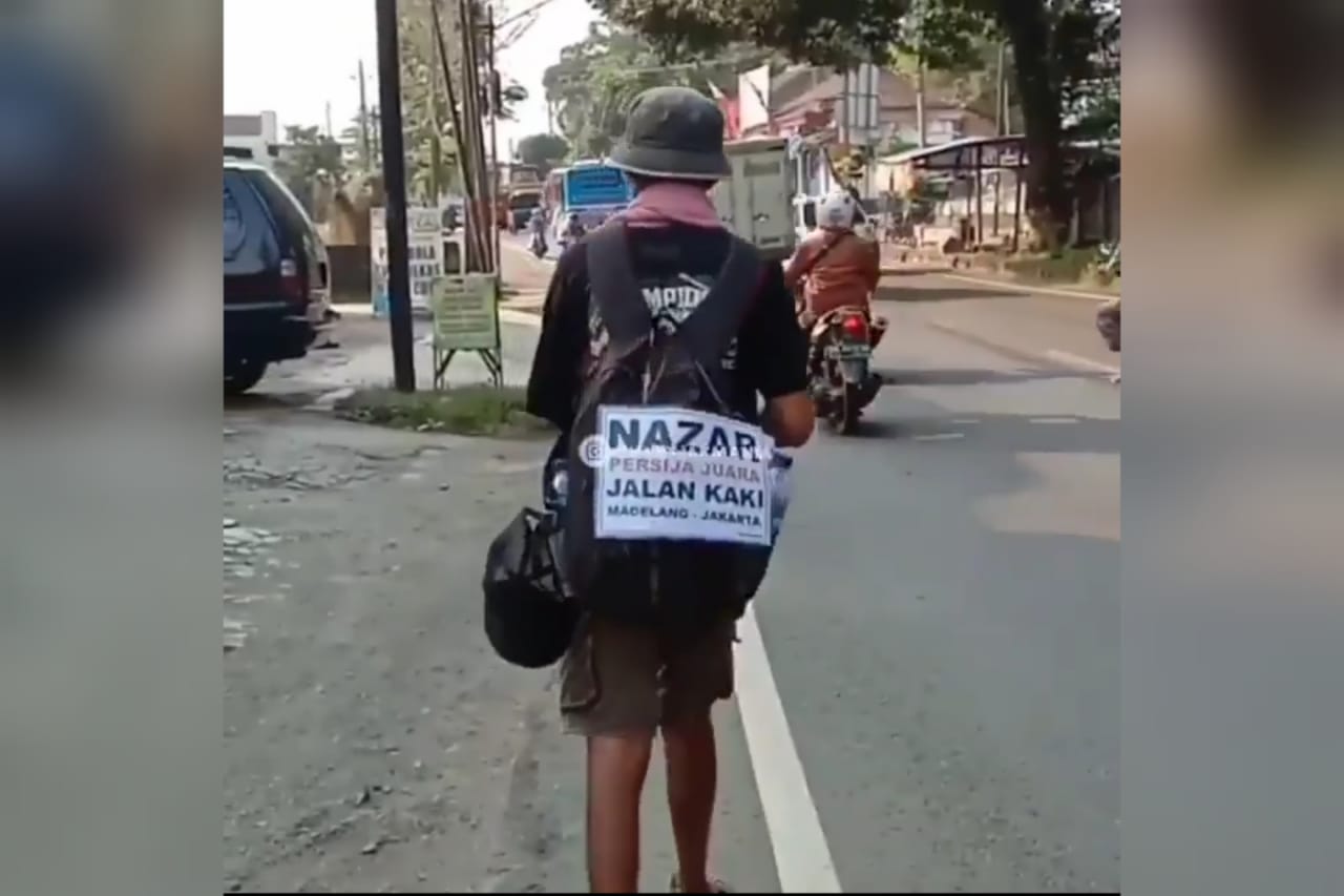 VIRAL!!! Persija Juara, Pemuda di Magelang Ini Nazar Jalan Kaki Ke Jakarta