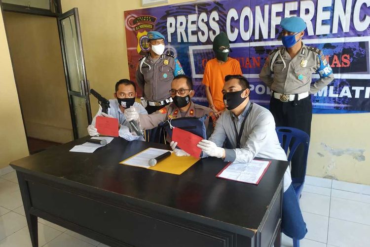 Juragan Rumah Makan Ketok Kepala Karyawannya dengan Pistol Hingga Bocor