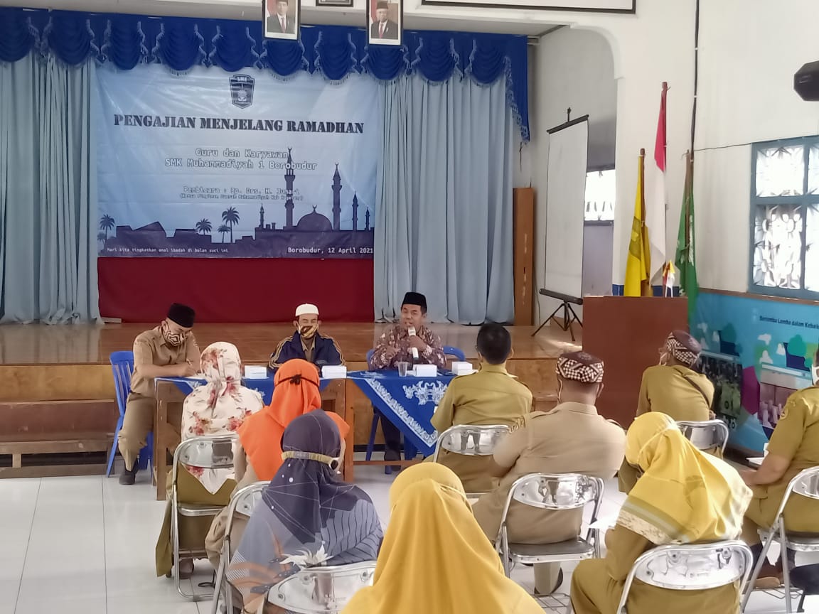 pengajian jelang ramadan yang diselenggarakan di Aula SMK Muhammadiyah 1 Borobudur Kabupaten Magelang