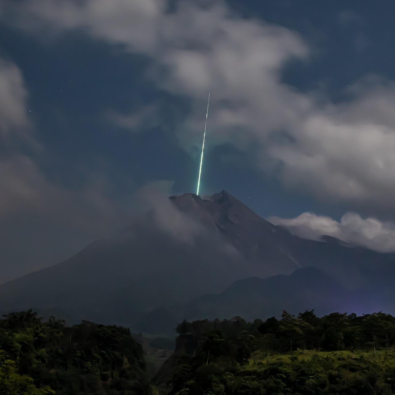 Foto Meteor Puncak Merapi 2 By Gunarto Son