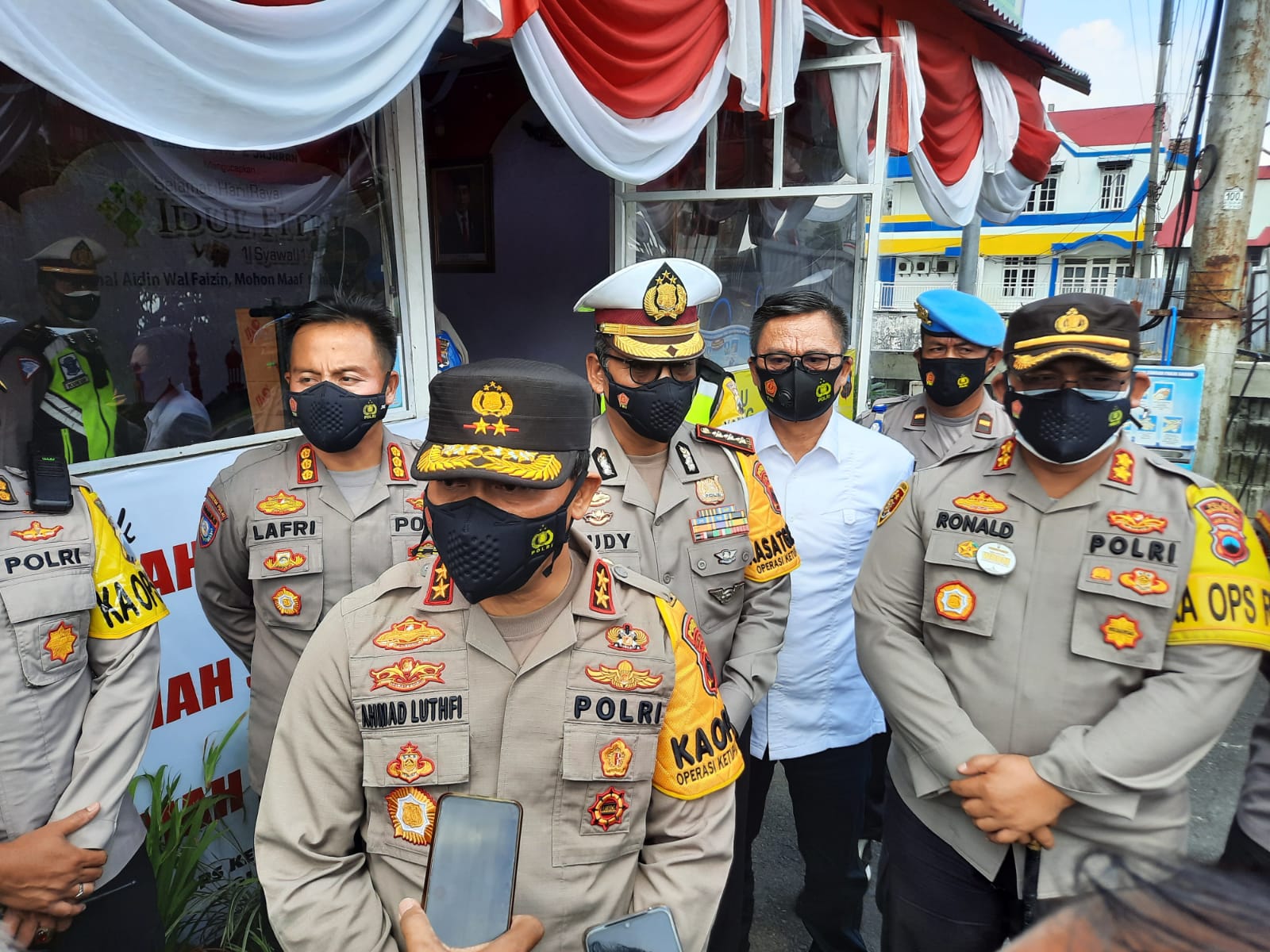 Kapolda Jateng bersama Kapolres Magelang saat mengecek Pos Pengamanan Lebaran di Mertoyudan