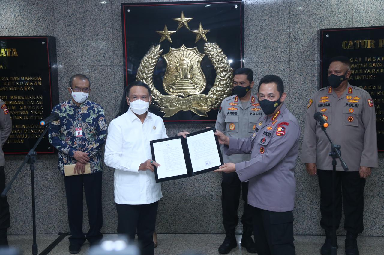 Kapolri serahkan izin digelarnya Liga 1 dan Liga 2 Indonesia