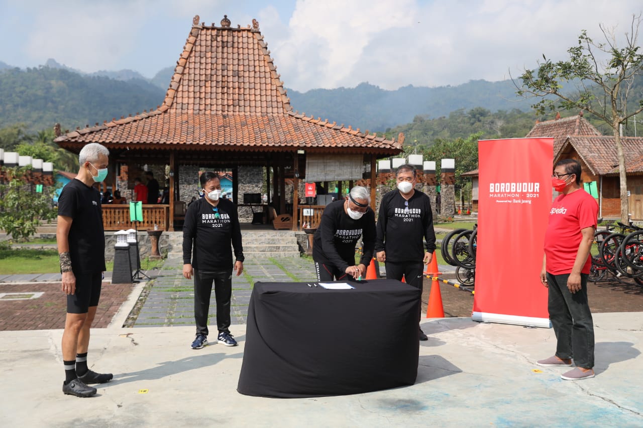 Nota Kesepahaman Borobudur Marathon 2021 dengan Ganjar Pranowo