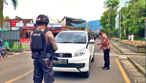 Pengamanan candi borobudur dari pengunjung