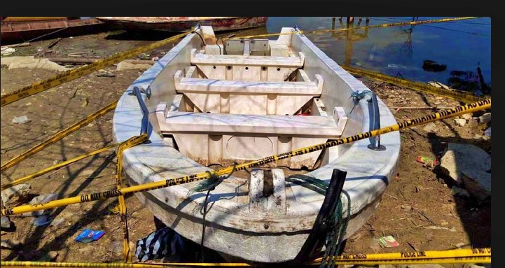 Perahu yang terbalik di Waduk Kedung Ombo Boyolali