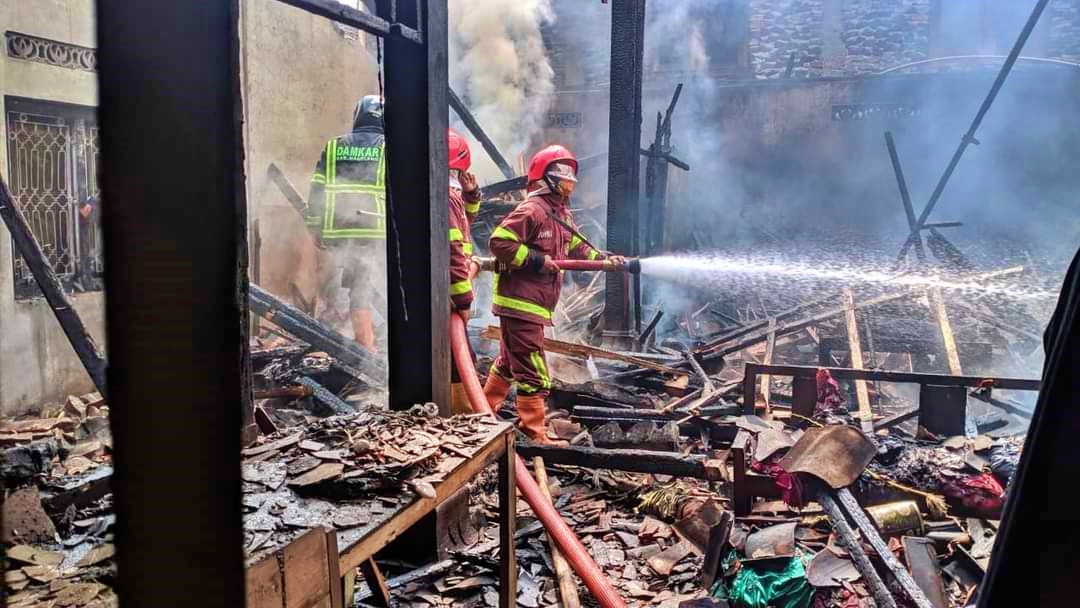 Rumah seorang nenek di Magelang ludes terbakar