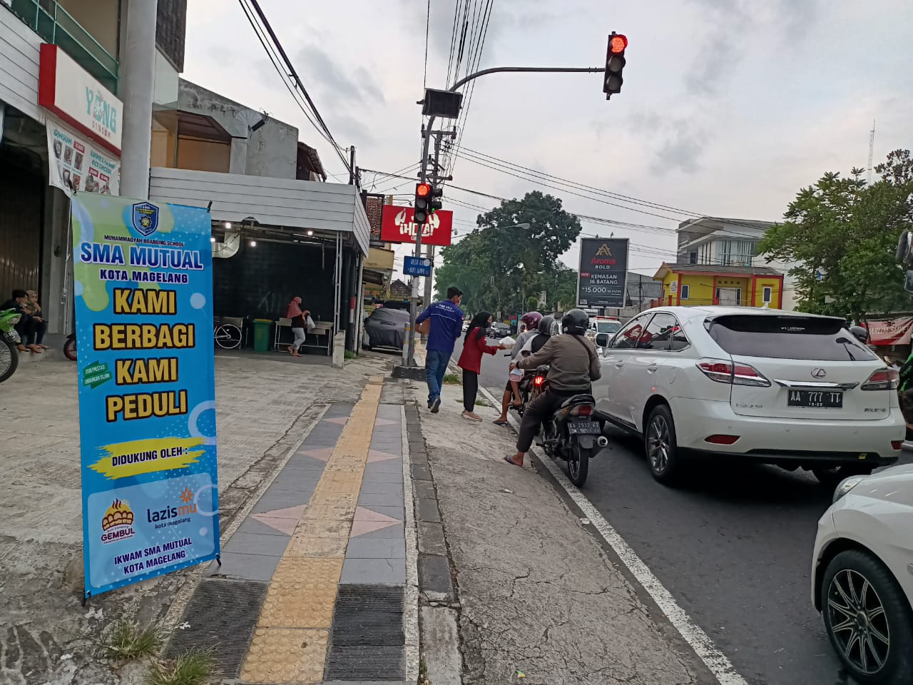 SMA MUTUAL Kota Magelang Berbagi Takjil Gratis Off The Road