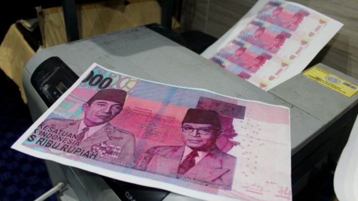 PRINT: Uang palsu pecahan Rp100 ribu. (gambar: internet/ ilustrasi)