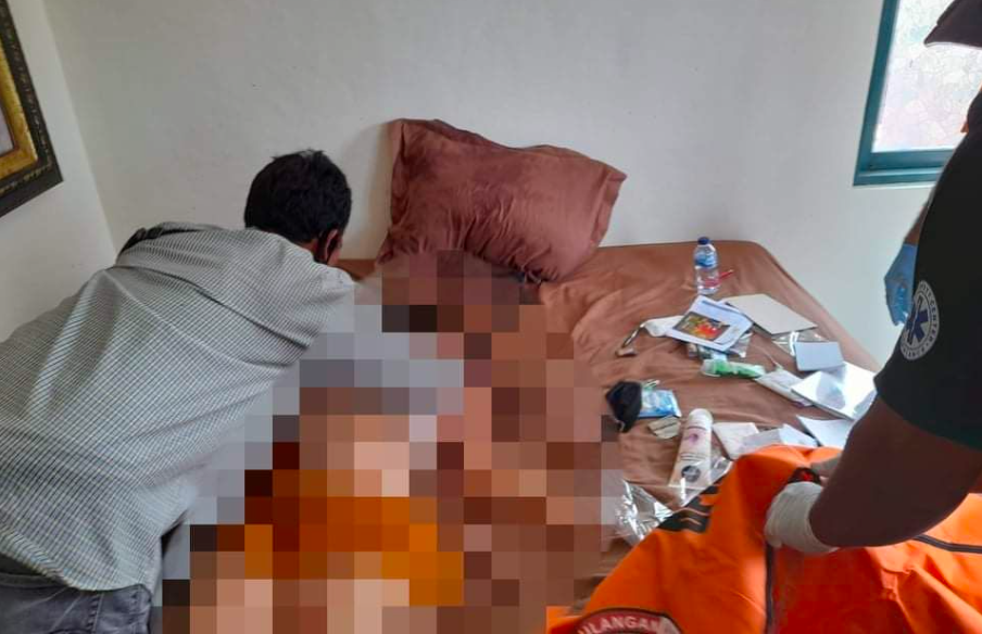 Seorang Wanita Ditemukan Tewas Tak Wajar di Rumah Pak Guru