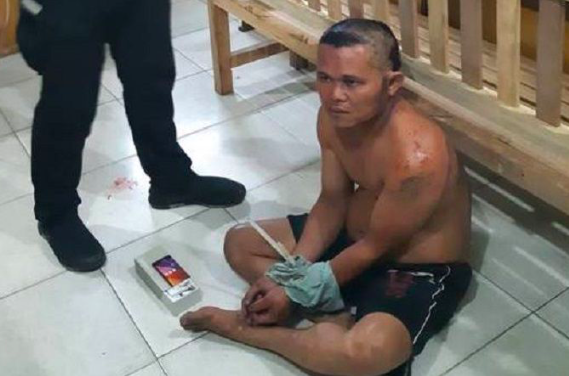 JERA: Pelaku pencurian HP yang berhasil ditangkap warga diserahkan ke polisi. (foto: ilustrasi)