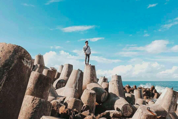 LAKA LAUT: Seorang bocah Rafi Dwi, 10, terjatuh di Pantai Glagah saat selfie. (foto: ilustrasi)