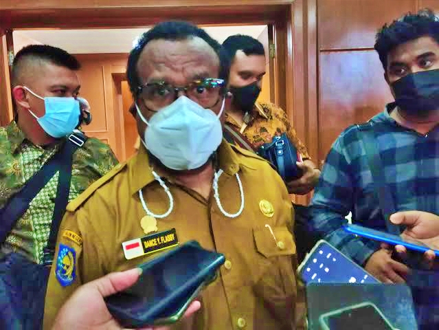 Sekertaris Daerah Papua, Dance Yulian Flassy