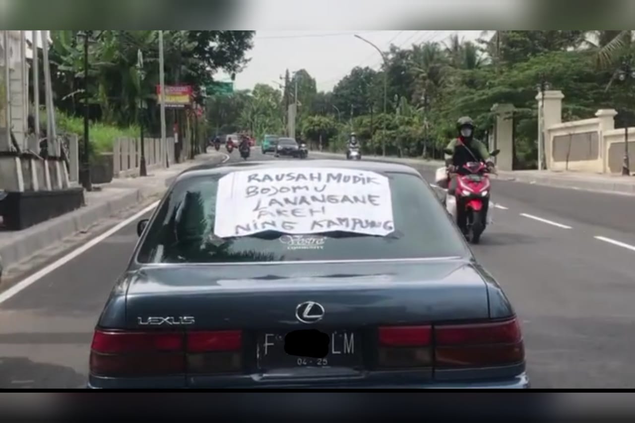 Dipasang di Belakang Kaca Mobil, Tulisan Imbauan Jangan Mudik Ini Nyeleneh Sekaligus Kocak