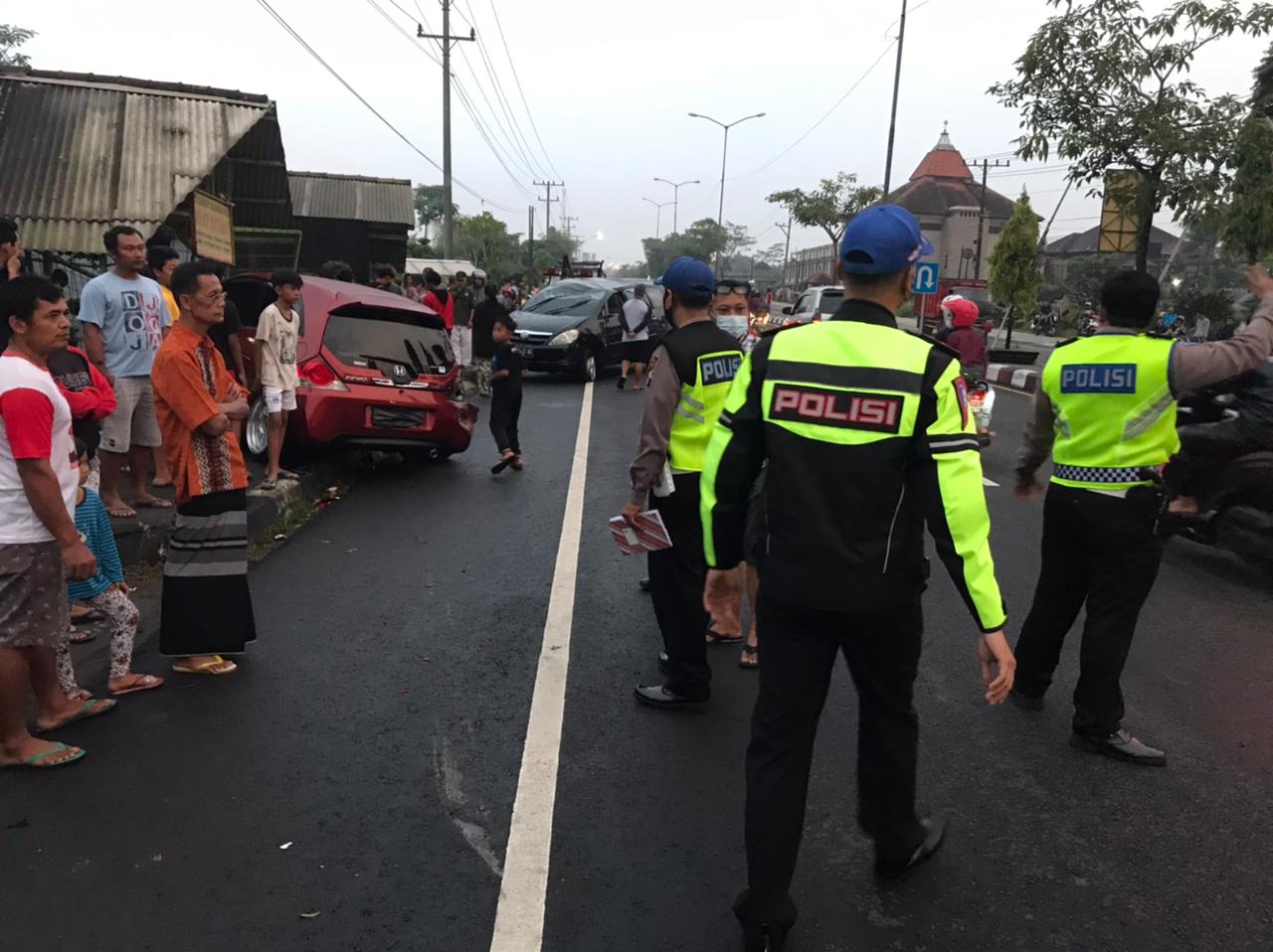 Begini Kronologi Kecelakaan di Blondo, Toyota Innova Seruduk Honda Brio