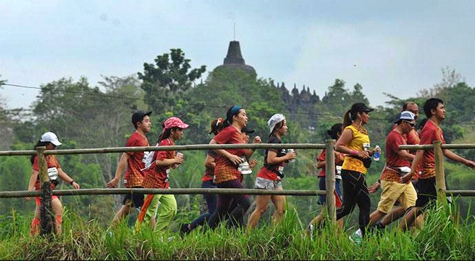 ilustrasi lari di sebuah event di Borobudur