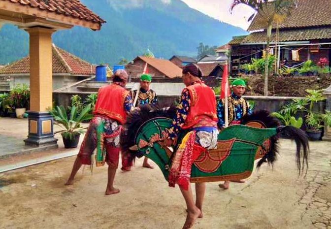 kesenian jaran papat tradisi sambut bulan syawal
