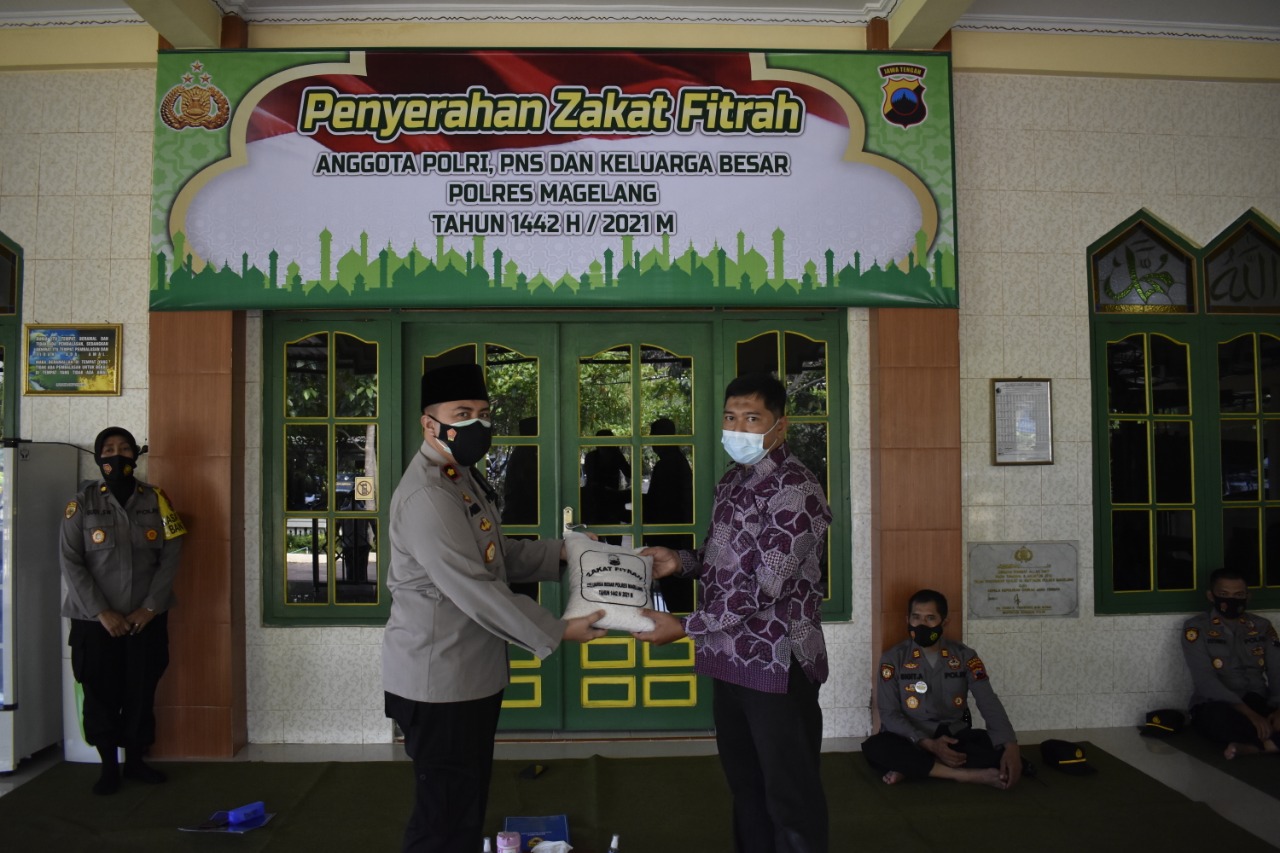 polres Magelang serahkan secara simbolis zakat fitrah