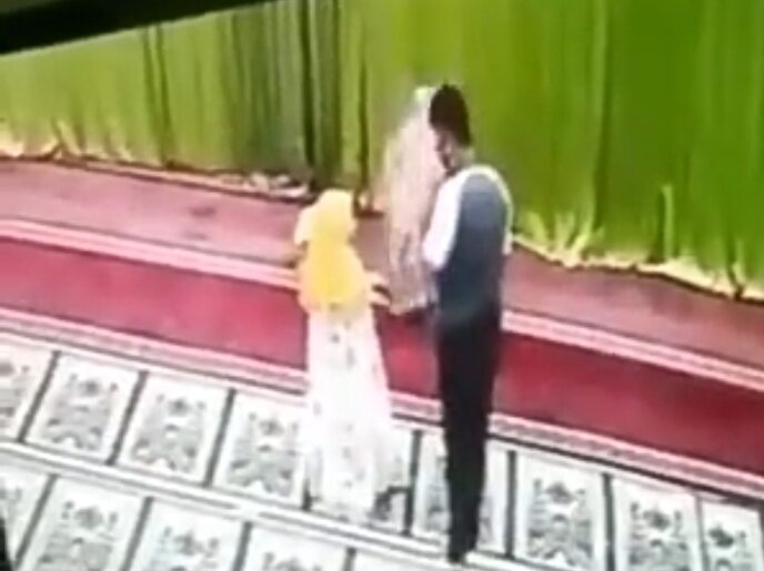 Viral Video Pelecehan Seksual Anak saat Salat di Masjid