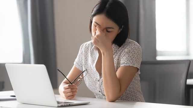 Terlalu Lama Menatap Layar? Berikut Sederet Dampaknya Bagi Kesehatan