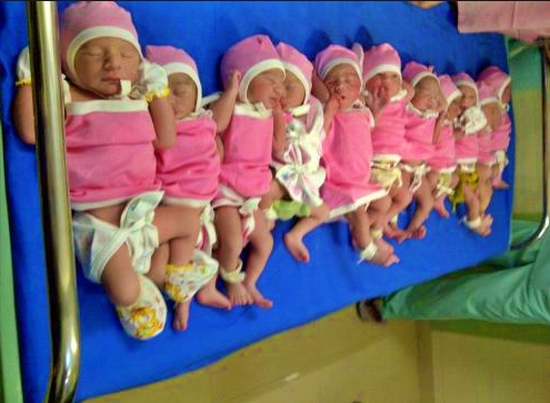 10 bayi dilahirkan sekaligus oleh seorang ibu