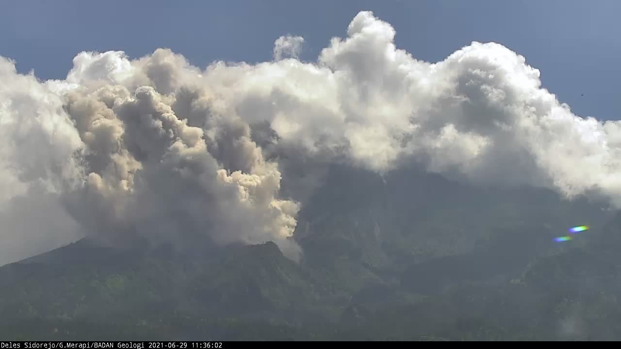 Tiga Hari Berturut-turut Gunung Merapi Erupsi, Luncurkan Awan Panas Guguran