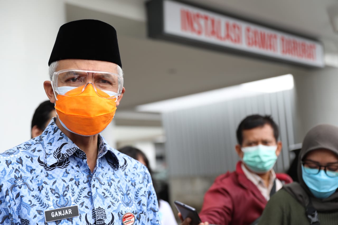 Ganjar saat berikan keterangan terkait pekerja lintas daerah di Grobogan