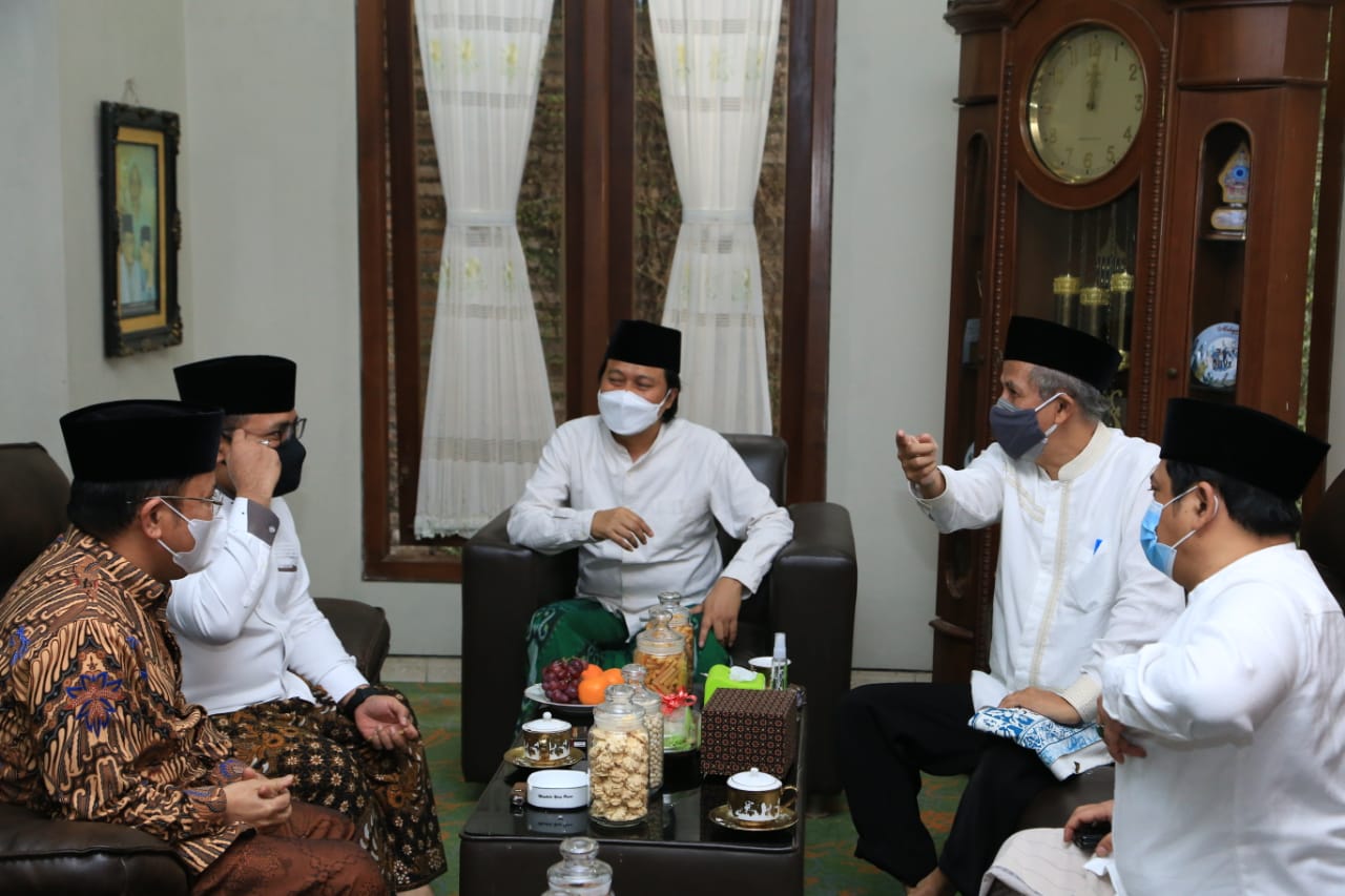 Menteri Agama Silaturahmi dan sosialisasi SE 15 tahun 2021 tentang pelaksanaan Salat Idul Adha 1442 dan pelaksanaan penyembelihan hewan kurban di Ponpes API Tegalrejo Magelang.