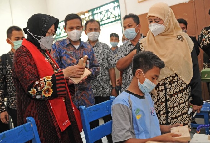 Menteri Sosial Risma saat kunjungan kerja ke Magelang_5_6_2021_Foto Antara