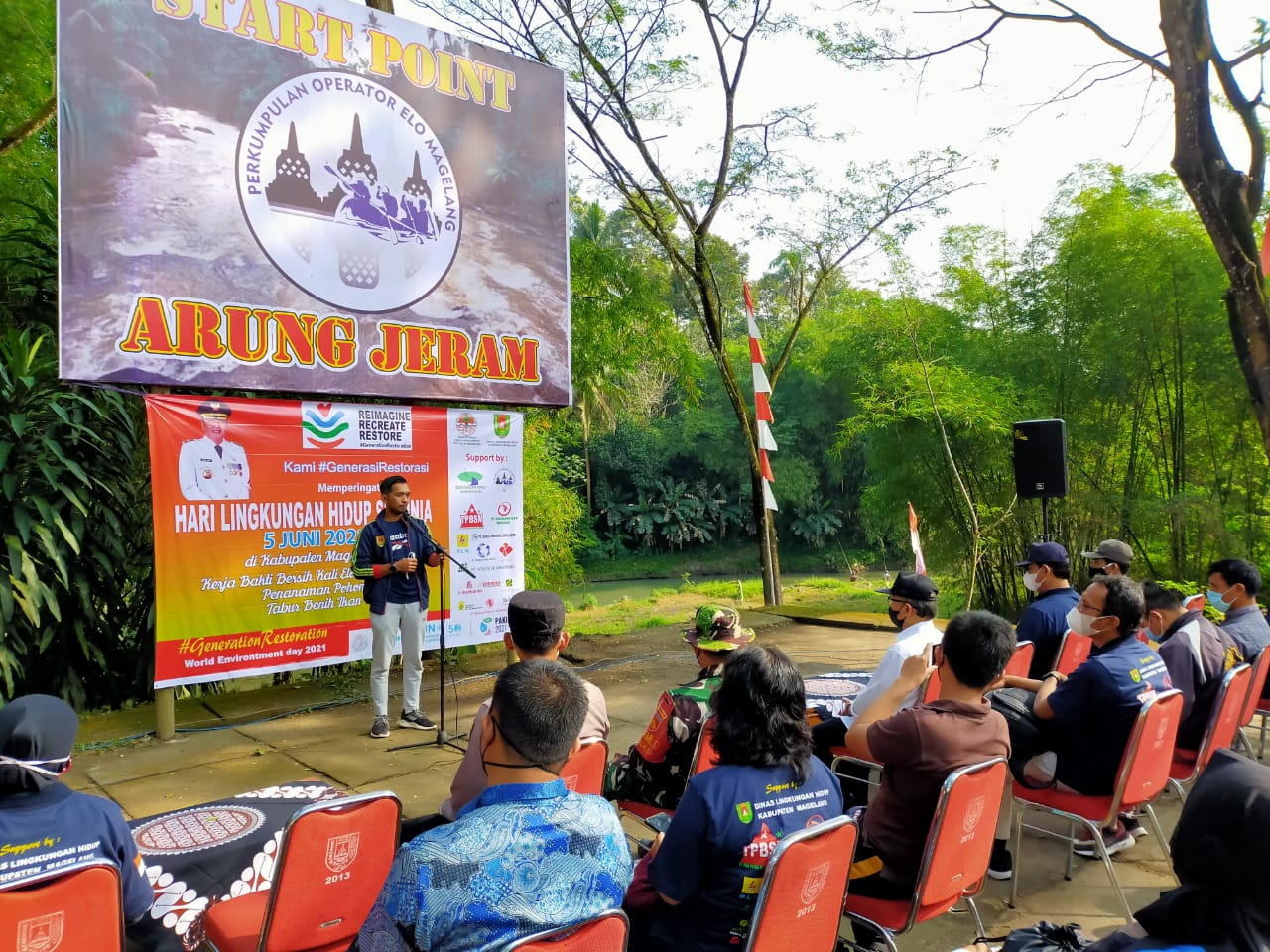 Ketua Federasi Arung Jeram Indonesia (FAJI) Kabupaten Magelang, Saryan Adi Yanto yang sekaligus Ketua DPRD Kabupaten Magelang saat memberi sambutan dalam acara Merti Kali elo peringati Hari Lingkungan Hidup Sedunia (9/6/2021)