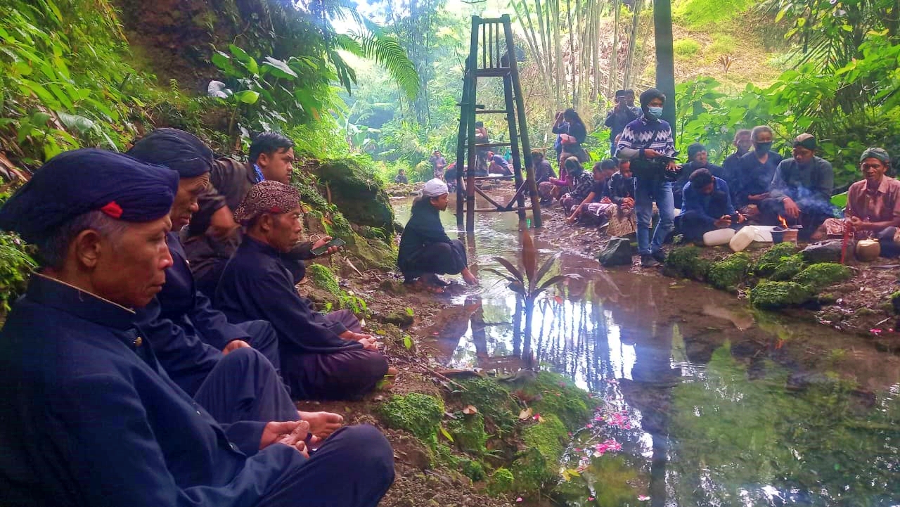 Penganut kepercayaan lereng merapi gelar ritual tahu baru jawa respati