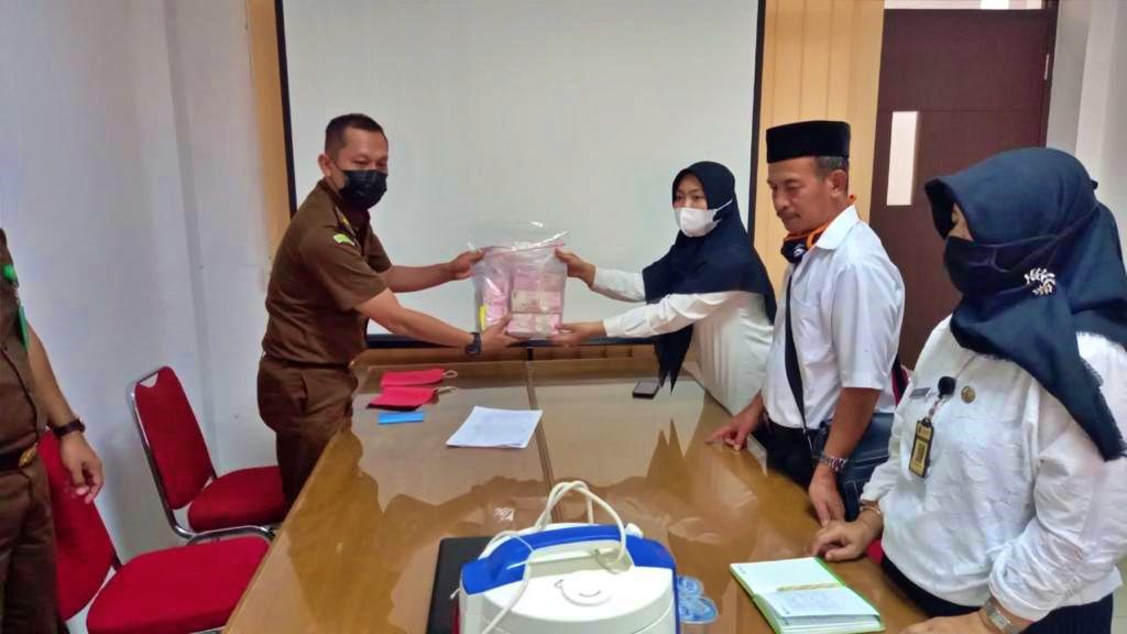 Pengembalian uang barang bukti kasus korupsi PTSL Wringnputih Borobudur (2/6/2021)
