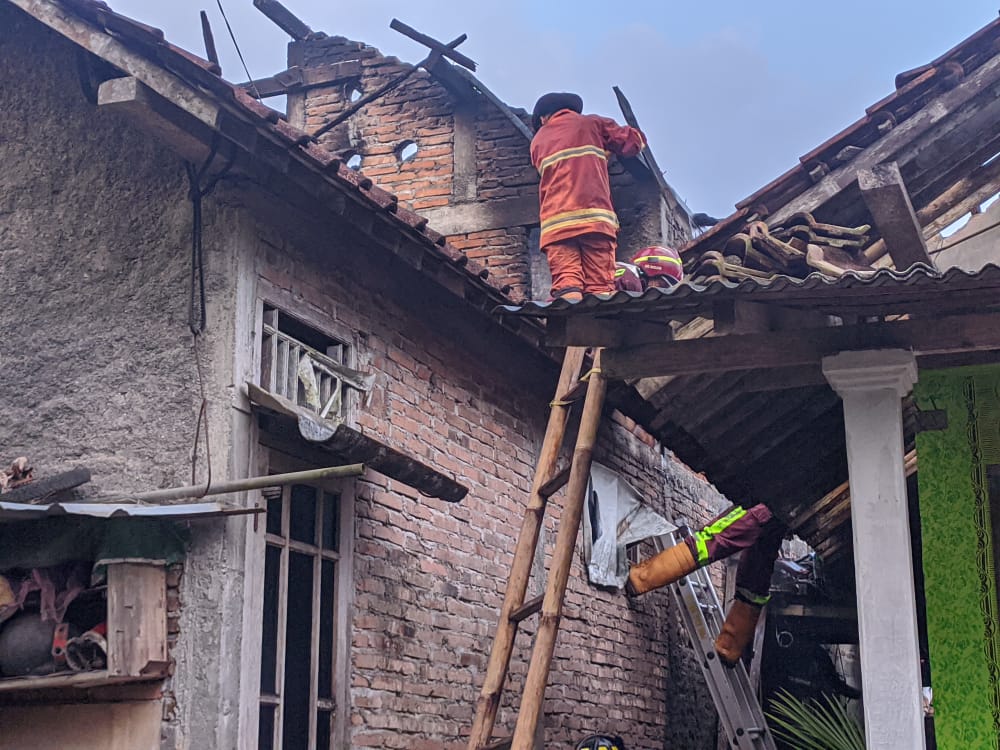 Rumah milik lansia di Mungkid terbakar