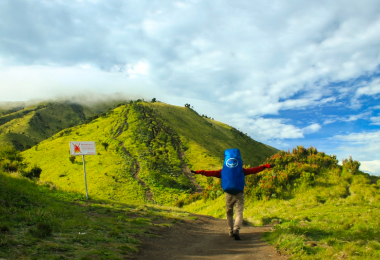 INDAH: Dua jalur pendakian Gunung Merbabu via Suwanting dan Wekas di Magelang resmi dibuka. (foto: ist)