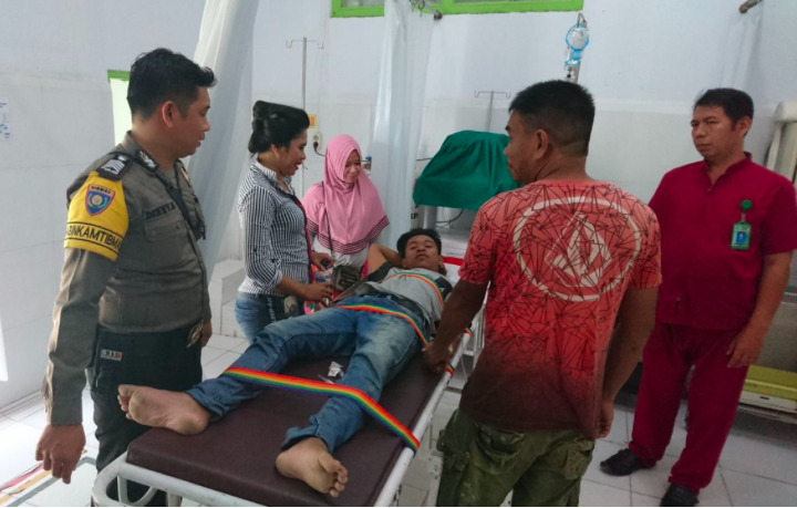 MABUK: Korban kejahatan yang dibius minuman kecubung terbaring di meja medis. (gambar ilustrasi/internet)