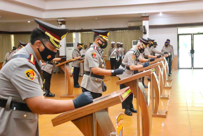 SELAMAT: Kapolda Jateng Irjen Pol Ahmad Luthfi memimpin langsung kegiatan Sertijab di Mapolda Jateng (foto: ist)